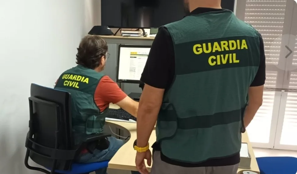 إسبانيا.. توقيف 18 شخصاً للاشتباه في تنظيم شبكة لبيع التسجيل السكاني مقابل المال